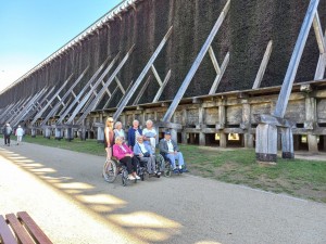 Uczestnicy wycieczki przy Tężni