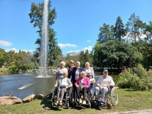 Uczestnicy wycieczki w parku