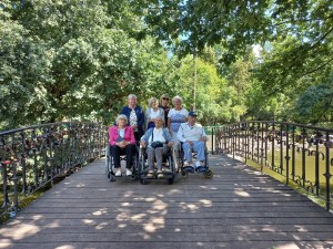 Uczestnicy wycieczki w parku