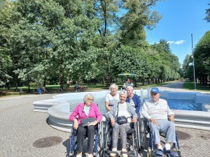 Uczestnicy wycieczki w parku