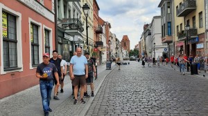 zawodnicy na starym mieście w Toruniu