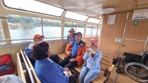 Uczestnicy wycieczki na statku