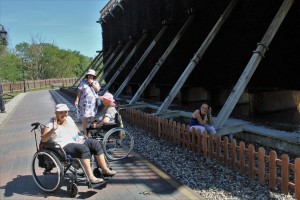 Uczestnicy wycieczki przy Tężni